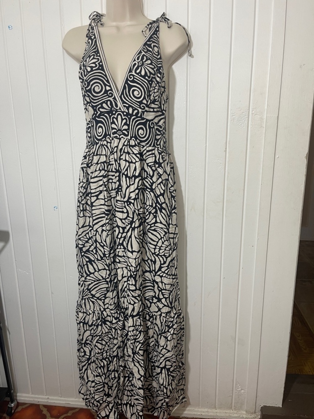 YFB - Black & off white Tie-Shoulder Maxi Dress w/ pockets - XS